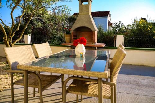 Ferienwohnung Mit Balkon, Meerblick, Pool Und Bbq