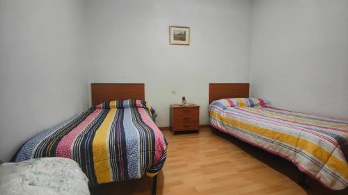 Ένα ή περισσότερα κρεβάτια σε δωμάτιο στο Camariñas Centro 3