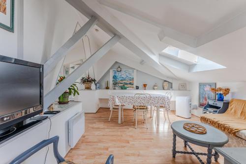Η κουζίνα ή μικρή κουζίνα στο Appartement de maitre traversant