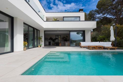 Bazén v ubytování La Casa Blanca de Tamariu nebo v jeho okolí