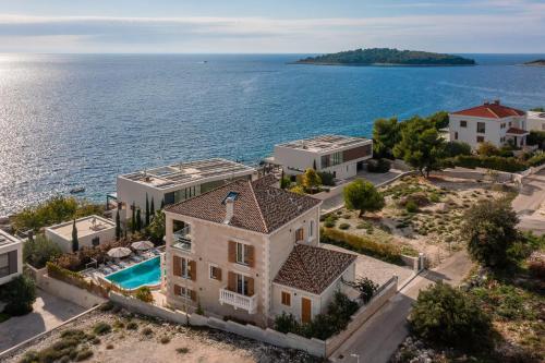 Luxury seafront Villa Castello Rogoznica with heated pool & spa