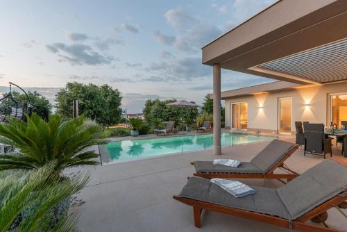 Villa Serena Mit Pool Für 6 Personen, Mit Wunderschönem Garten Bei Porec