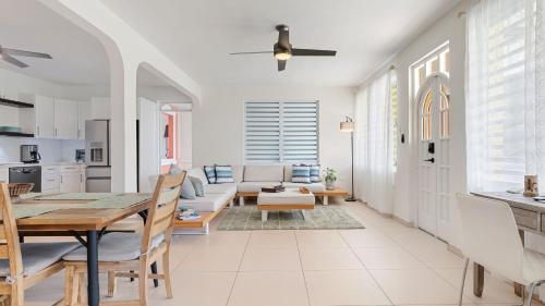 Photo de la galerie de l'établissement Casa Bella with private swimming pool, à Aguada