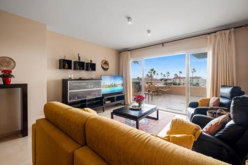 Penthouse with Jacuzzi by Costarentals - Ref 244