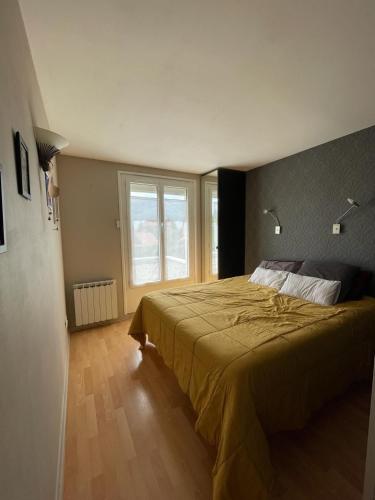 Photo de la galerie de l'établissement Villa Privée avec Piscine et Jardin à 10 Minutes de Lyon, à Genas