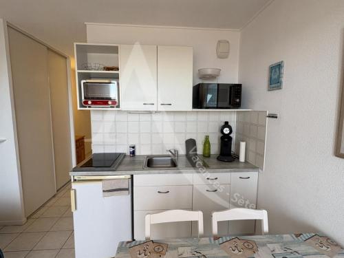 1ERE LIGNE PORT DE SETE, 1 CHAMBRE, PKG, PISCINE