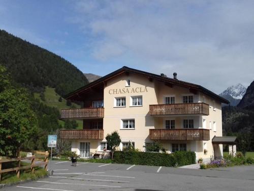 Nespecifikovaný výhled na hory nebo výhled na hory při pohledu z hotelu
