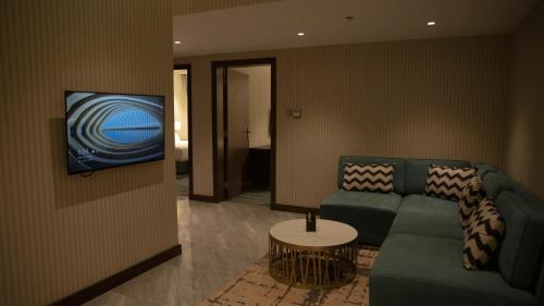 a living room with a couch and a tv at فندق سدو بوتيك Hotel SDU BOUTIQUE in Jazan