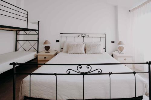 a bedroom with a black and white bed at Residence Rose di Fratta in Cupramontana