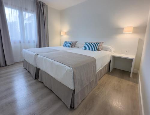 Postel nebo postele na pokoji v ubytování BLUESEA Es Bolero