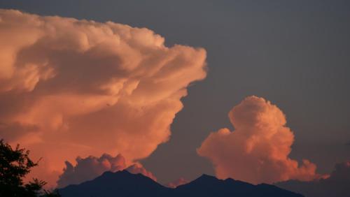 a group of clouds in the sky over mountains at Maison avec vue sur le Lac de Montbel in Montbel
