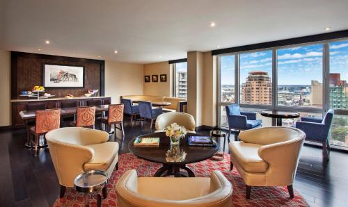 Sheraton LaGuardia East Hotel Image