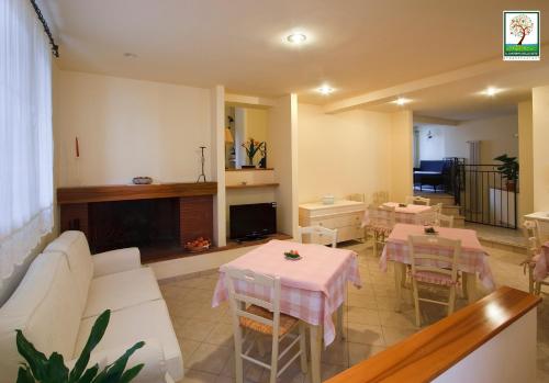 A kitchen or kitchenette at Il Giardino Delle Sete