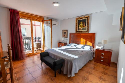 a bedroom with a large bed and a window at Casa Rural Magnanimvs in Vilafamés