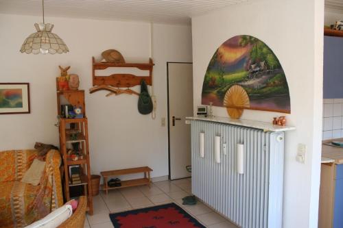 a living room with a table and a shelf at Schöntal Seen- und Felsen in Ludwigswinkel
