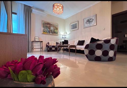 Stylish 2 BR apart in top center