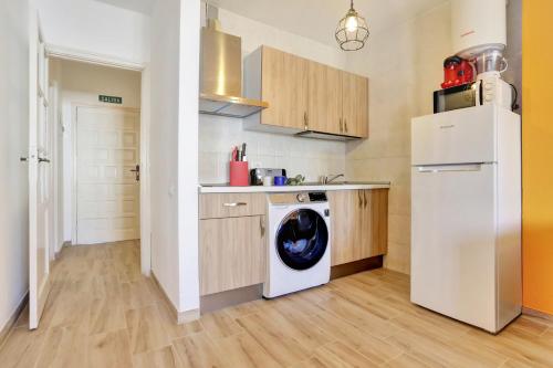 NEW! IDEAL FLAT FOR GROUPS TO WORK or SURF