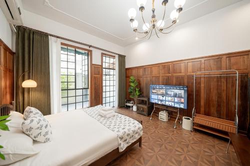 Uma televisão e/ou sistema de entretenimento em Tonight Homestay Jing'an Temple Shanghai