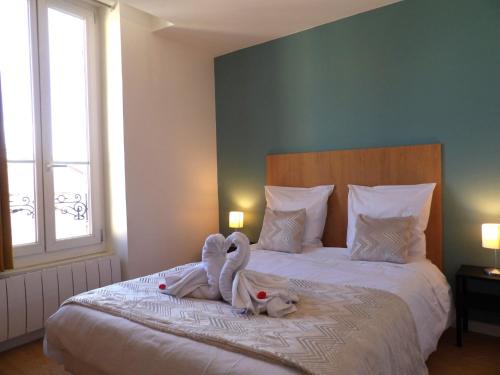 Nid Douillet au Bord du Canal #D