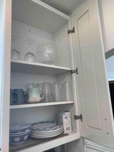 Imagen de la galería de Cozy Spacious, free parking, near it all, en South Gate
