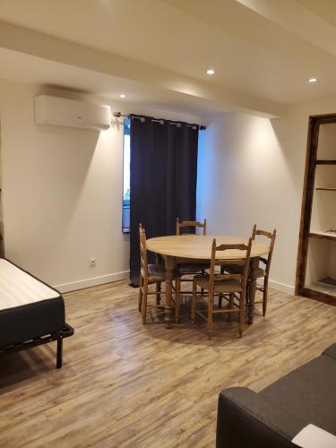 O zonă de relaxare la Studio rez de chaussée maison proximité station ski