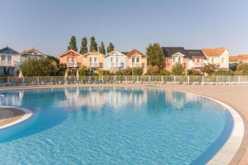 Πισίνα στο ή κοντά στο Charmant logement Port Bourgenay