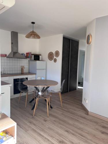 Foto dalla galleria di Jolie maison avec jardin, 2 chambres a Saint-Jean-de-Fos