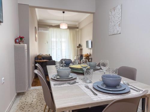 Spacious and Sunny 3BDR Apartment