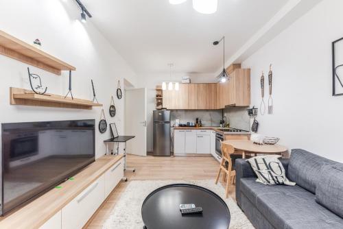 Noir Apartment by Kondo Stays