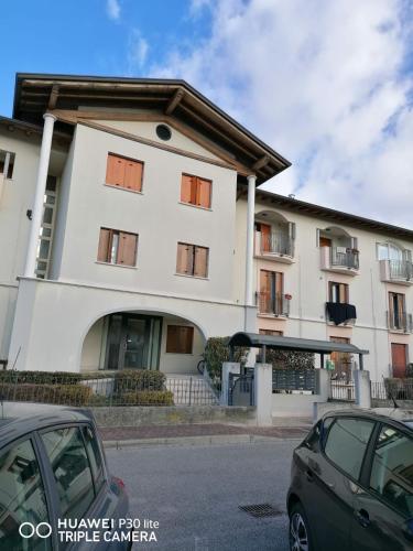 a building with cars parked in front of it at Casa vacanze 6 in Pescincanna