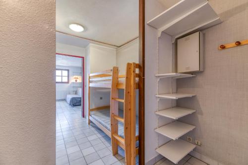Palanda nebo palandy na pokoji v ubytování Granges 9 - Appartement Vue