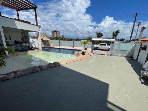 a swimming pool in the backyard of a house at Lazer Atalaia in Salinópolis