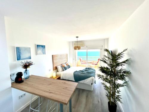 Et opholdsområde på Stella Maris - Amazing frontal sea views with pool & terrace by 10ToSea