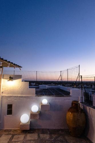 a building with three lights on the side of it at La terrazza di Lillo in Carovigno