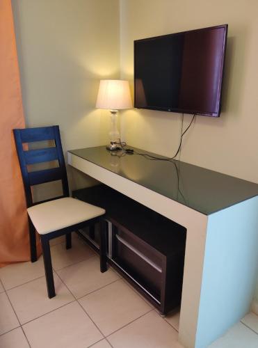 a desk with a lamp and a chair in a room at Anemi Leros Apartments 2 in Panteli