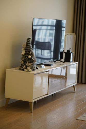a white desk with a television on top of it at Best Apartments-Aqua-Belgrade Waterfront in Belgrade