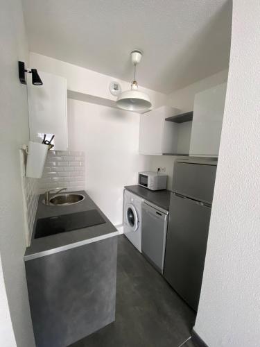 Η κουζίνα ή μικρή κουζίνα στο U1 Chaleureux appartement avec balcon à Uffholtz