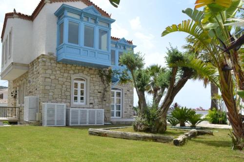 Galeriebild der Unterkunft Fener burnunda Denize sıfır orjinaltaş malikane in Cesme