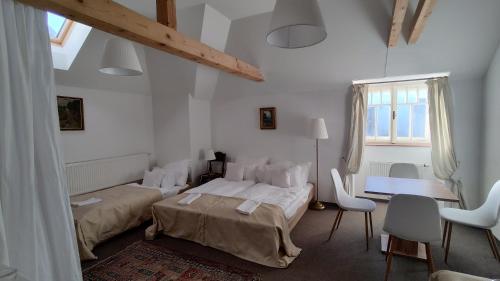 Postel nebo postele na pokoji v ubytování Penzion Nad Kašnou