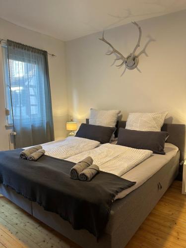 a large bed in a bedroom with a window at Ferienwohnung am Berg in Bad Bergzabern