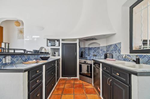 Η κουζίνα ή μικρή κουζίνα στο Villa Les Valérianes