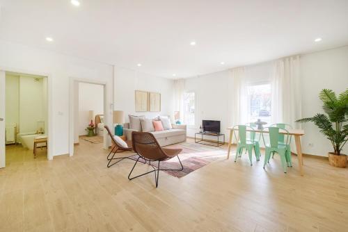 Beachside New Apartment with AC, By TimeCooler