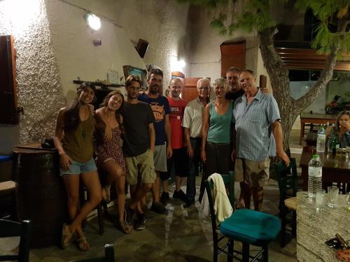 Επισκέπτες που μένουν στο ALKYONI