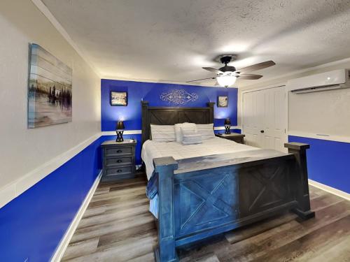 a blue bedroom with a bed and a blue wall at Emerald Cove in Dandridge