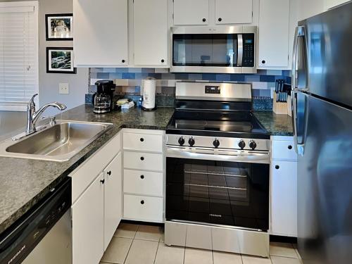 Køkken eller tekøkken på Deer Ridge Mountain Resort E306