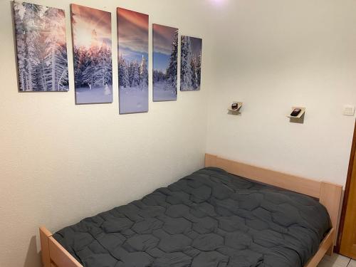 Postel nebo postele na pokoji v ubytování Grand gîte du Bruleux 11 personnes