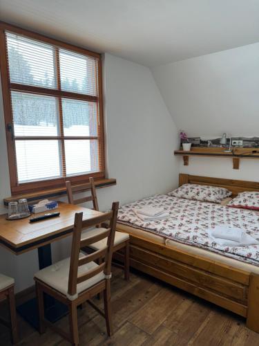 Postel nebo postele na pokoji v ubytování Hotel Vydrovy boudy Pec pod Sněžkou