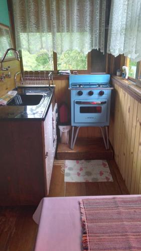 Dapur atau dapur kecil di Pauapique Chalé