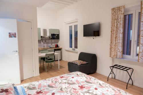 a bedroom with a bed and a desk with a chair at L'ANGOLO di GALILEO in Pisa