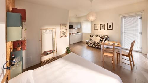 a kitchen and living room with a table and a couch at Dai GrataCü in Lequio Berria